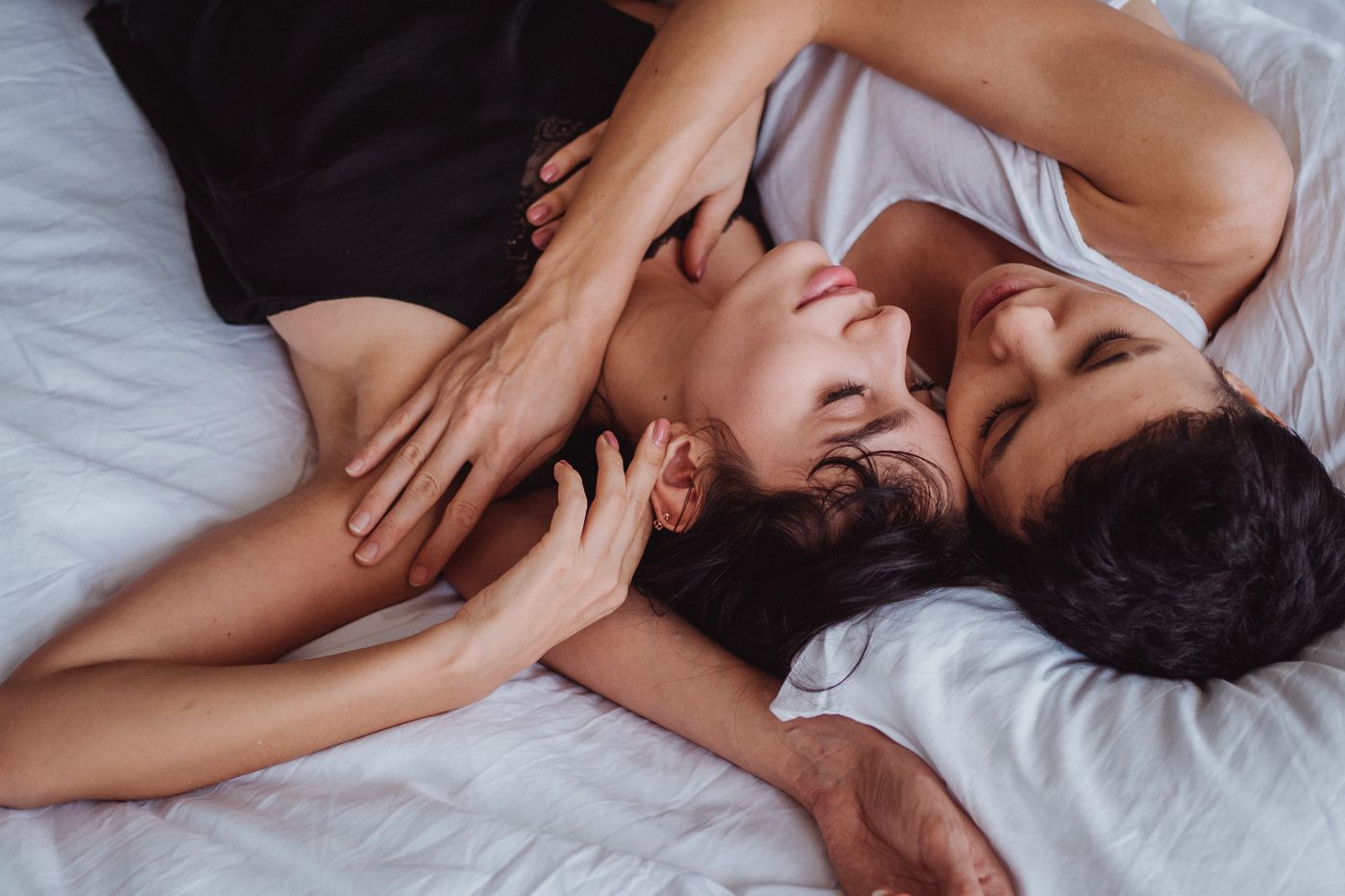 Illustrative photo for an article explaining what ENM dating is